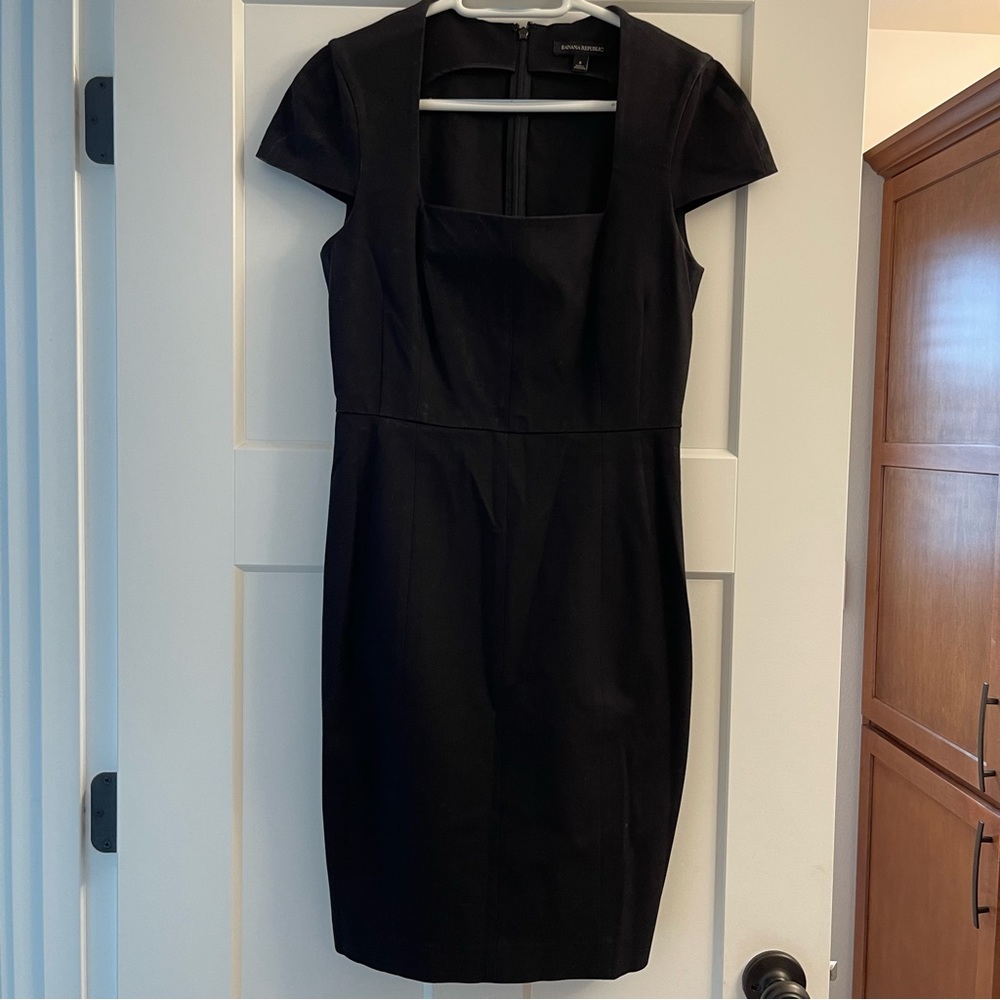 NWOT Banana Republic black square neck sheath dress // size 8